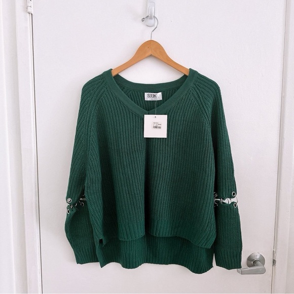 LF STORES • SWEATER - Picture 1 of 5